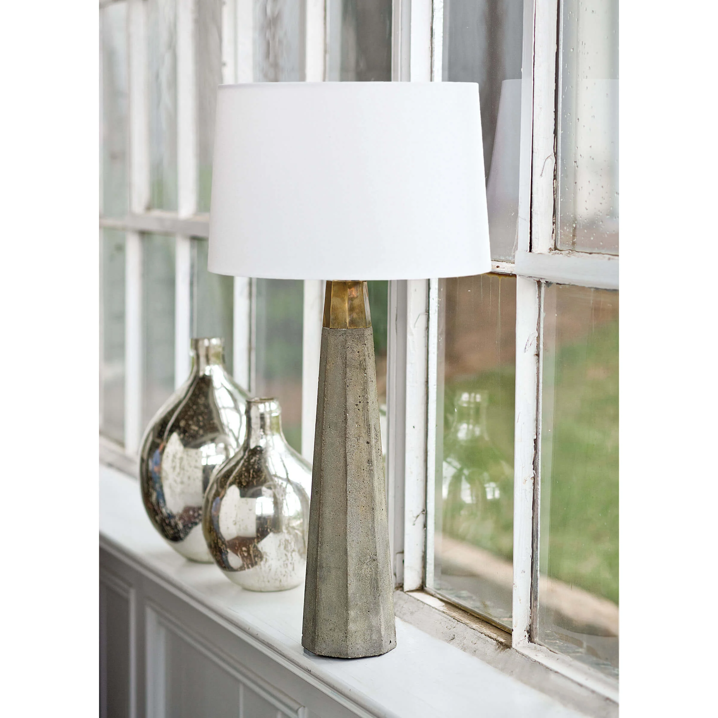 Beretta Concrete Table Lamp - Image 2