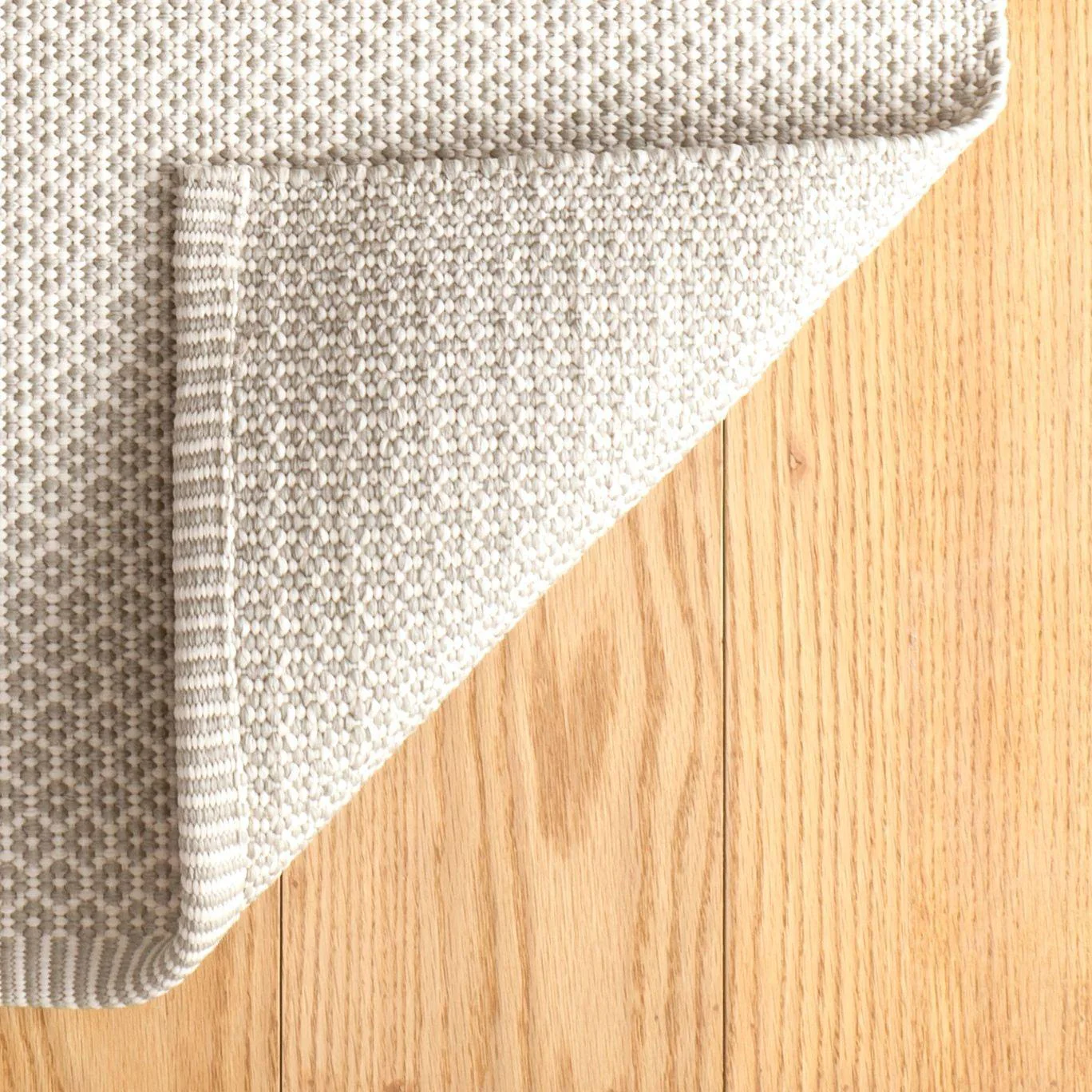 Finn Platinum Handwoven Indoor / Outdoor Rug - Image 4