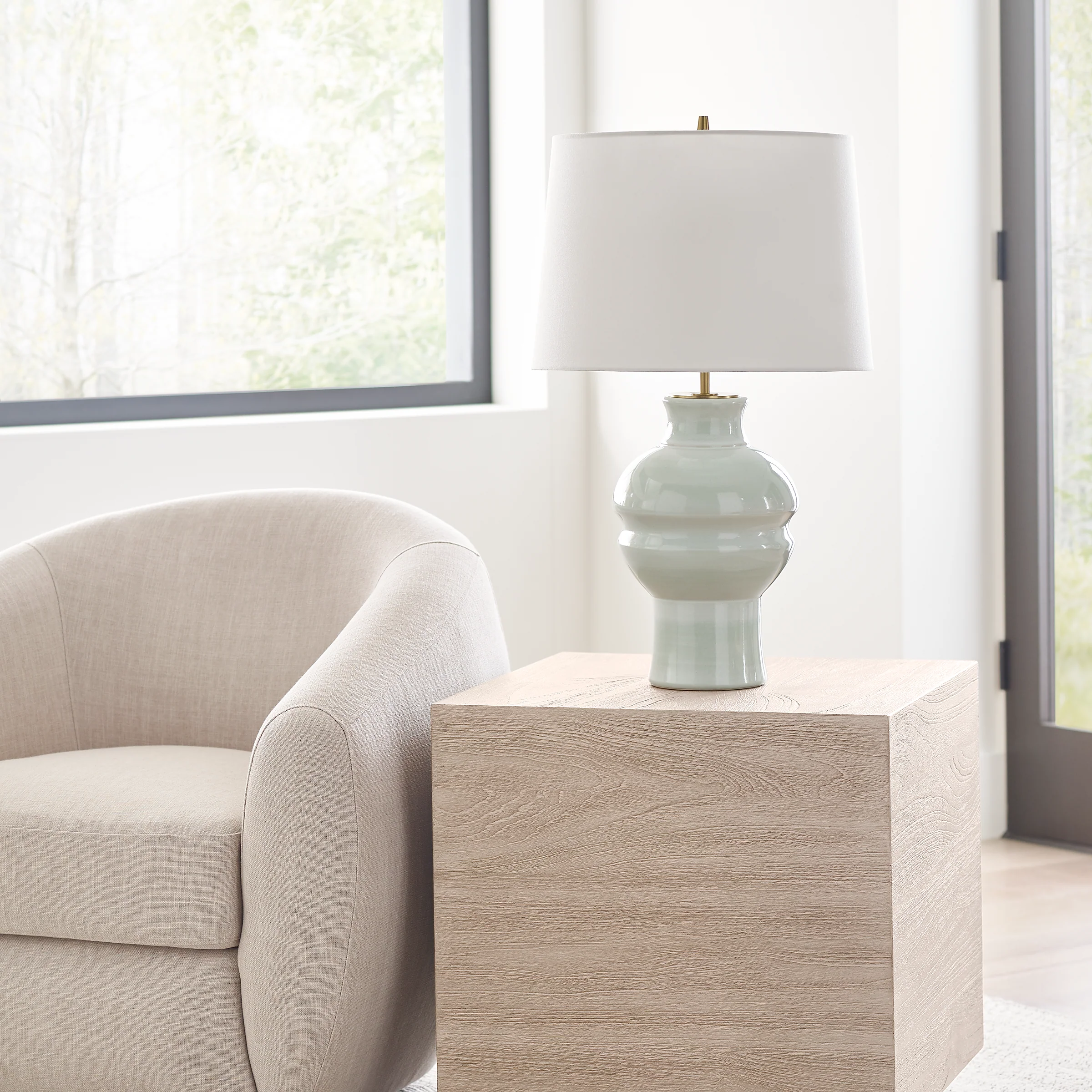 Nova Medium Table Lamp - Image 11