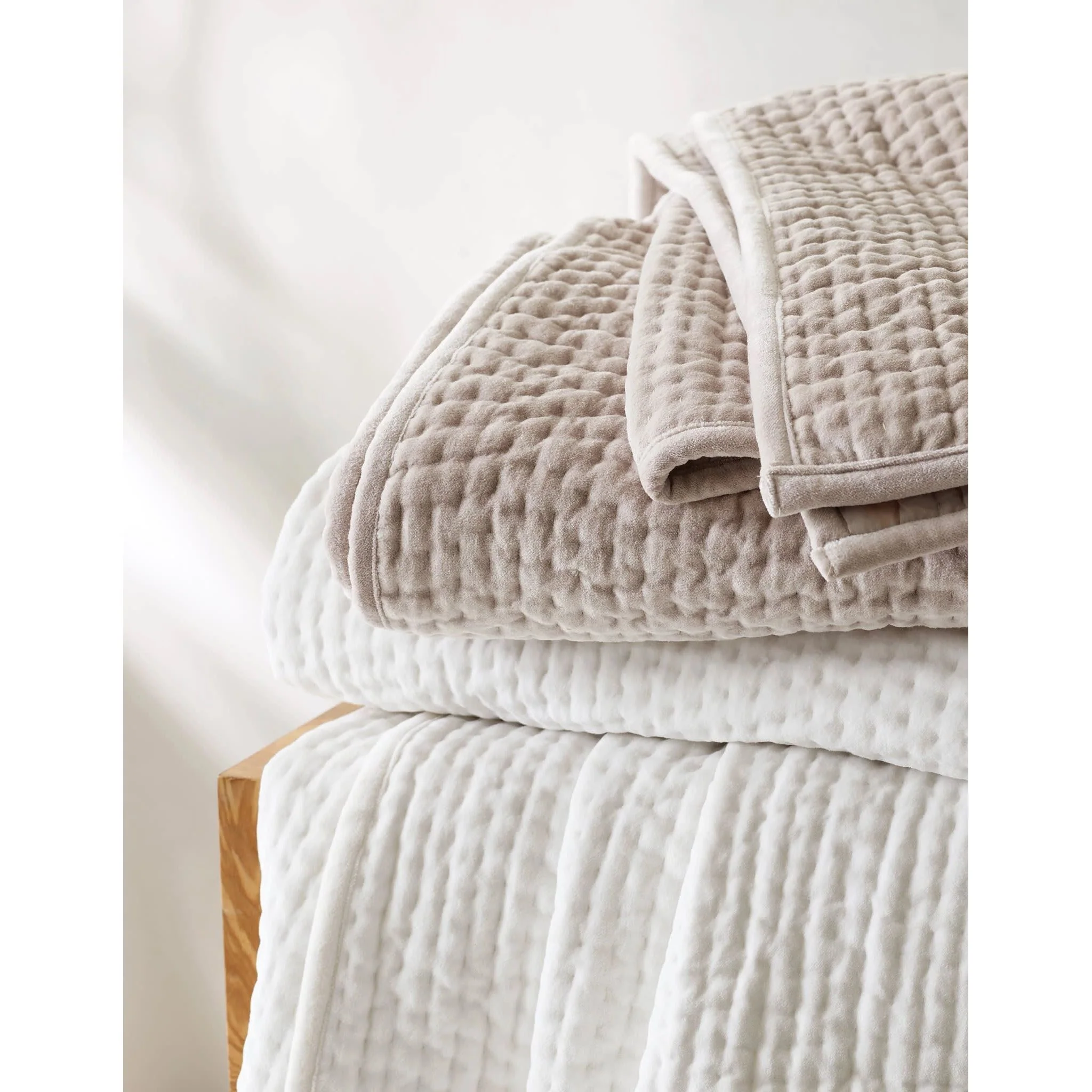 Viola Velvet Quilt | Grey - Image 3